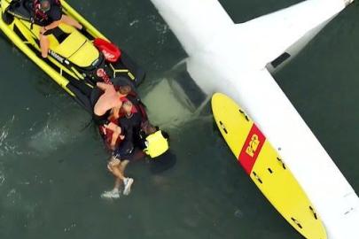 30 saniyede kurtarma operasyonu: Uçak denize düştü, pilot sağ çıktı