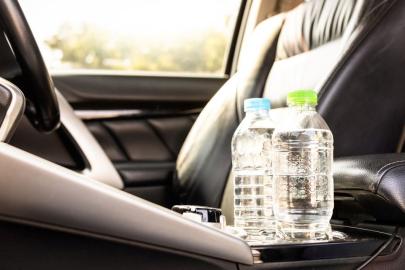 Araçta bıraktığınız plastik şişelere dikkat: Vücudu yavaş yavaş zehirliyor