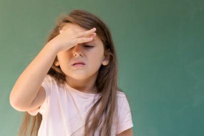 Çocuk doktoru uyardı: Baş ağrısında "kırmızı bayrak" belirtiler