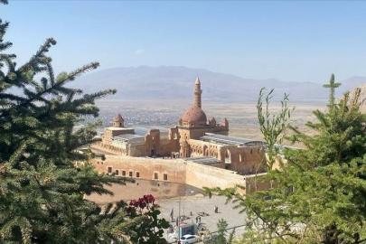 İshak Paşa Sarayı'na yaz tatilinde yoğun ilgi