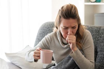 Sürekli öksürüyor musunuz? Profesör altta yatan nedenleri açıkladı