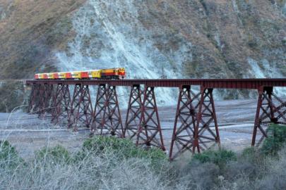 Vazgeçemeyeni çok: Dünyanın en tehlikeli tren yolculukları