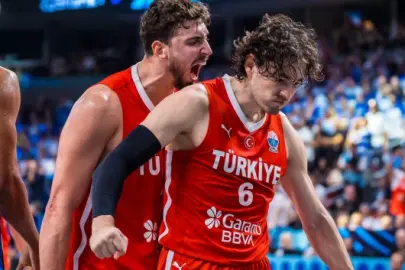 12 Dev Adam Yunanistan’ı devirdi: EuroBasket’te finale yükseldi!
