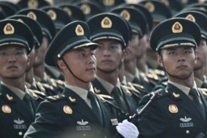Çin askerleri göz kırpmıyor: Disiplin mi, gösteri mi?