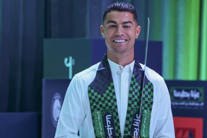 Cristiano Ronaldo ve Jorge Jesus, Suudi Arabistan Milli Günü’nde geleneksel Arap kıyafetleriyle sahne aldı