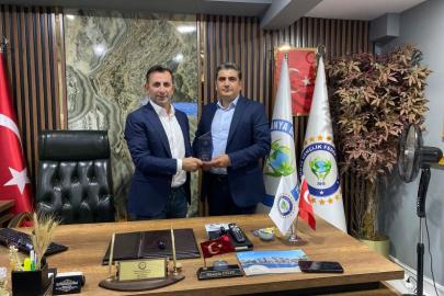 Dünya Gençlik Konseyi’nden Hüseyin Akgün’e Teşekkür Ödülü