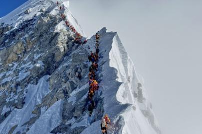 Everest’te Tarihi Başarı: Bargiel Zirveye Oksijensiz Çıktı, Kayakla İndi