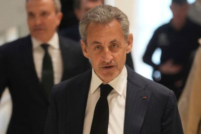 Fransa Eski Cumhurbaşkanı Sarkozy Yolsuzluk Davasında Suçlu Bulundu