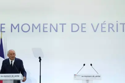 Fransa’da Güven Oylaması ve Grevler: Kaotik Bir Hafta Kapıda