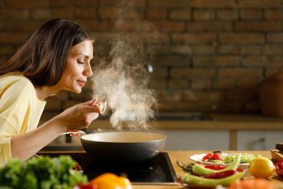 Harvardlı Doktor 3 Zehirli Mutfak Eşyasını Açıkladı: Sağlığınızı Tehdit Ediyor