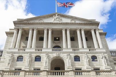 İngiltere Merkez Bankası politika faizini değiştirmedi