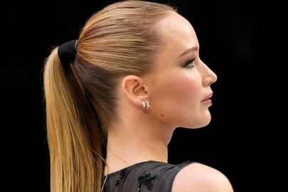 Jennifer Lawrence, Gazze protestolarının damga vurduğu San Sebastian Festivali’nde Donostia Ödülü’nü aldı