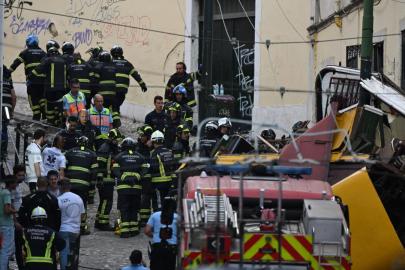 Portekiz’de Tramvay Kazası: Gloria Tramvayı Raydan Çıktı, 15 Ölü