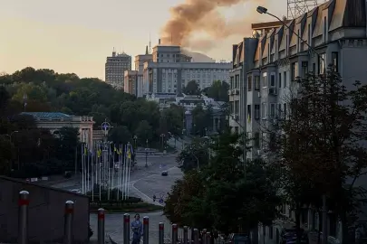 Rusya, Ukrayna’ya 823 Saldırı Düzenledi: Kiev’de Hükümet Binası Alev Aldı, 2 Kişi Hayatını Kaybetti