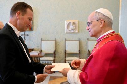 Trump’ın Vatikan Büyükelçisinden Papa’ya Çikolatalı Pasta Jesti