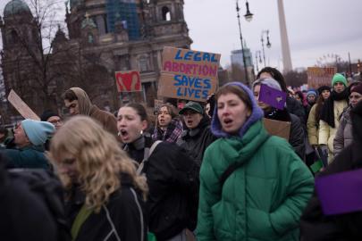 Avrupa Komisyonu AB çapında kürtaja erişim için fon oluşturmayı değerlendiriyor