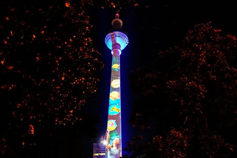 Berlin Işık Festivali Başladı: “Birlikte Parlayalım” Temasıyla Şehir Işığa Büründü