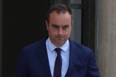 Fransa’da Başbakan Lecornu göreve başladı ama istifa etti: 5. Cumhuriyet’in en kısa süreli başbakanı