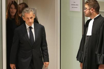 Fransa’nın eski Cumhurbaşkanı Nicolas Sarkozy cezaevine giriyor: 5 yıllık hapis başlıyor