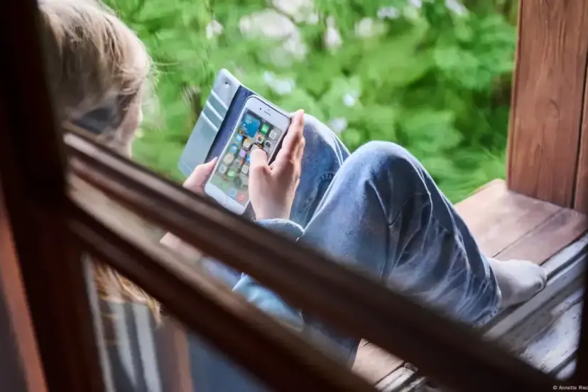 Genç AB Vatandaşları Sosyal Medyada Siyaseti ve Günceli Yakından Takip Ediyor