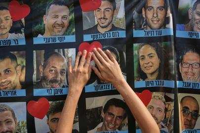 İsrailli Rehineler İki Yıl Sonra Serbest Bırakıldı: Aileleriyle Duygusal Buluşma