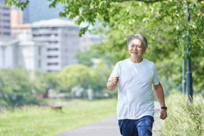 Japonların 3 Dakika Yürüyüş Tekniği: Koşudan Daha Fazla Yağ Yakıyor!