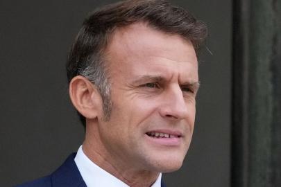 Macron 6. Başbakanını Arıyor: Partiler Uzlaşı İçin Toplanıyor