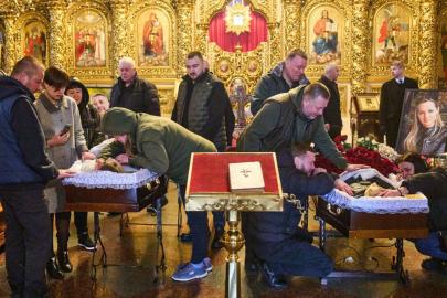 Ukrayna, Donetsk’te hayatını kaybeden iki gazeteciyi andı