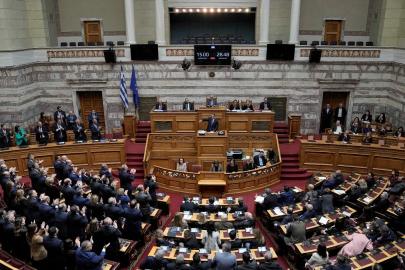 Yunanistan’da protestolara rağmen çalışma saatleri uzatıldı
