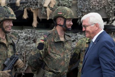 Almanya Cumhurbaşkanı Steinmeier’den zorunlu askerlik vurgusu