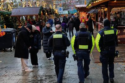 Almanya’da Noel pazarları sıkı güvenlik önlemleriyle açıldı