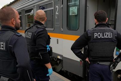 Avusturya’da tren yolcusundan rehine tehdidi: Polis yaralandı