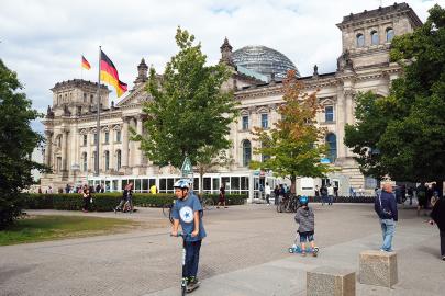 Berlin’de Günlük Yaşam: Brandenburg Kapısı’nda Balon Gösterisi