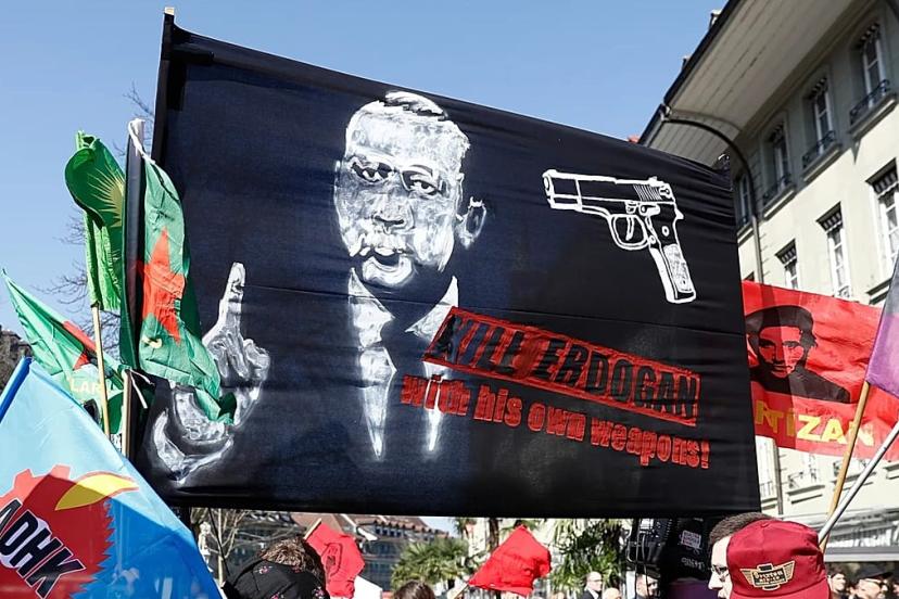 “Erdoğan’ı öldür” pankartı davasında karar kesinleşti: İsviçre’de dört kişiye verilen ceza onandı