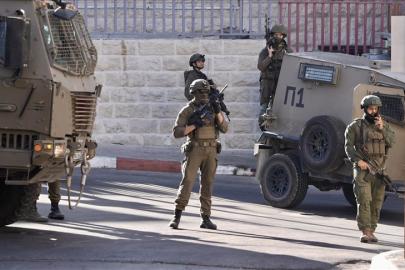 İsrail Ordusu Batı Şeria'da 15 Filistinliyi Gözaltına Aldı