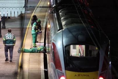 Londra Treninde Bıçaklama: 10 Kişi Yaralı, İki Şüpheli Gözaltında