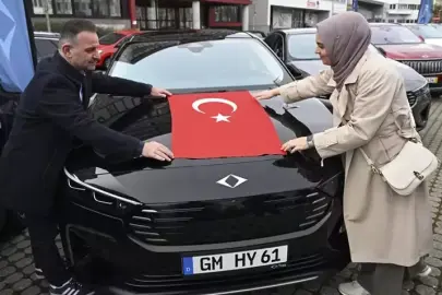 Togg, Almanya’da ilk teslimatlarını gerçekleştirdi: “Avrupa yollarında gururla!”