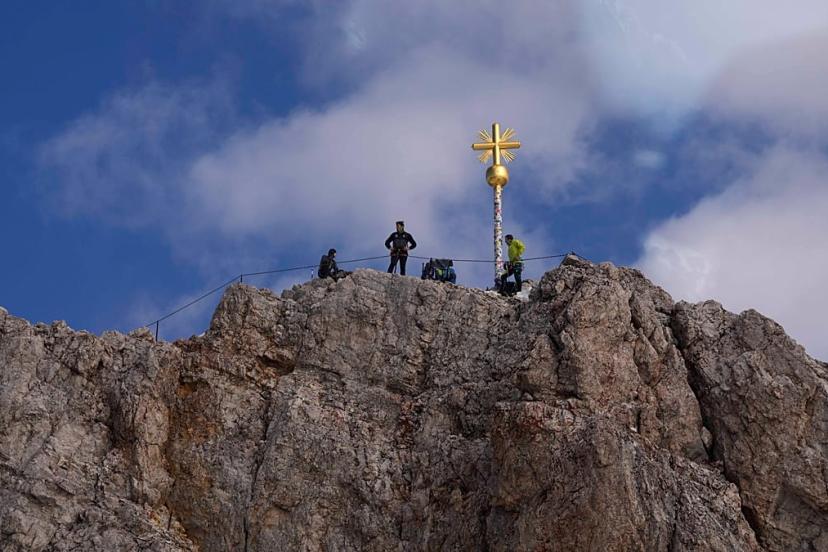 Zugspitze’de Altın Haç Restorasyon İçin Kaldırıldı