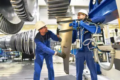 Almanya’da Fabrika Siparişleri Savunma Sektörüyle Yükselişe Geçti