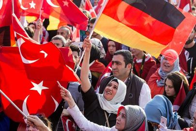 Almanya’daki etkinlikte yurt dışında yaşayan Türklerin başarıları vurgulandı