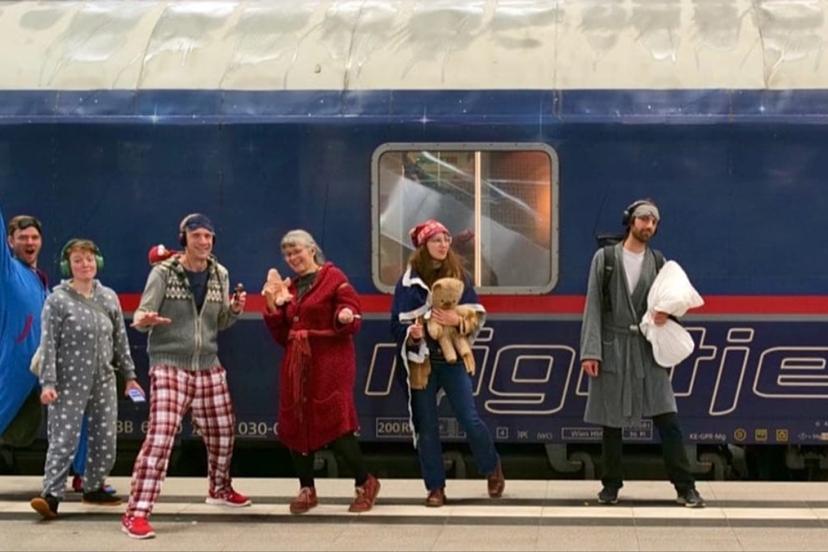 Avrupalılar pijamalarıyla tren istasyonlarında: 'Gece trenleri geri gelsin'