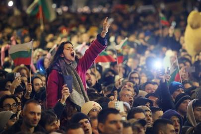 Bulgaristan hükümeti, protestolar sonrası tartışmalı bütçeyi geri çekti