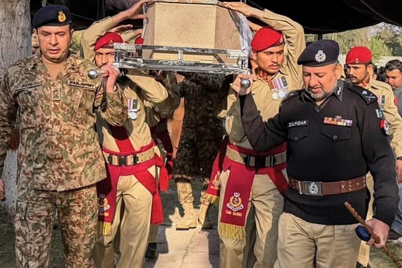 Pakistan'da yerel yöneticiye silahlı saldırı: En az 4 ölü