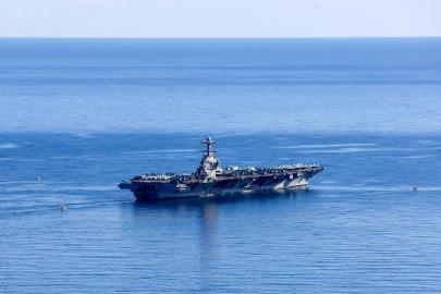 Dünyanın En Büyük Uçak Gemisi Bozuk Tuvalet Problemiyle Karşı Karşıya: İran'a Yolculuk