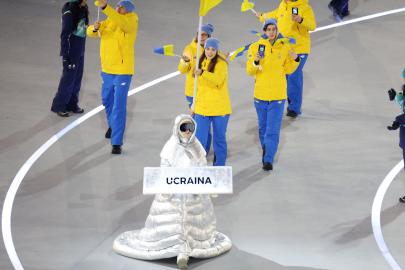 Kış Olimpiyatları açılışında Ukrayna tabelasını bir Rus taşımış